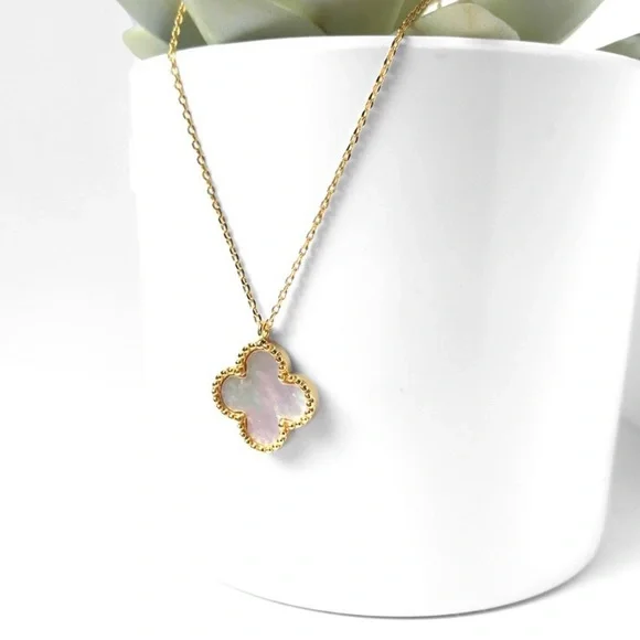 Women’s mother of pearl pendent yellow gold sanity beautiful women’s necklace - Picture 3 of 3